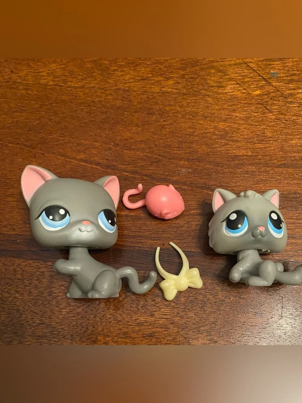 Littlest Pet Shop Gray Cat#74 and Kitten #66 with Extras